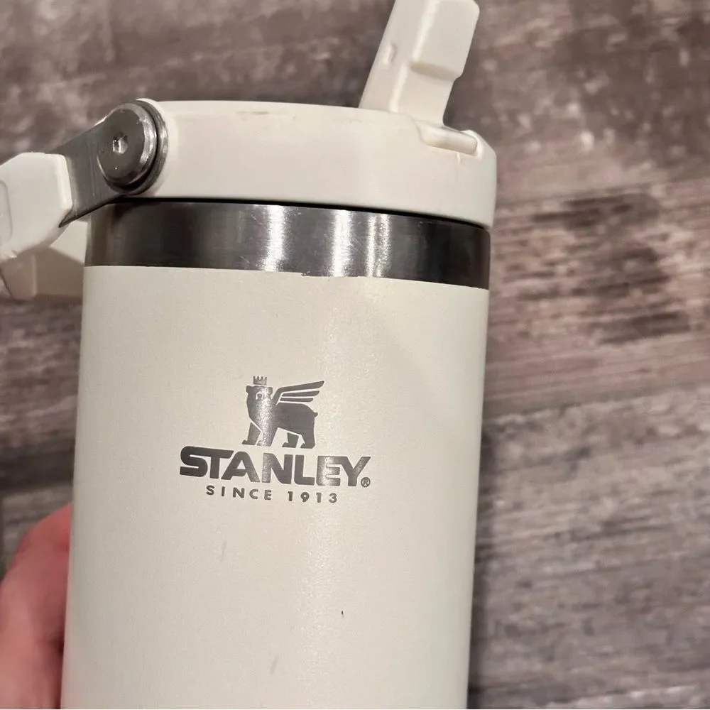 Stanley Cream THE ICEFLOW™ FLIP STRAW TUMBLER | 30 OZ - Picture 5 of 6